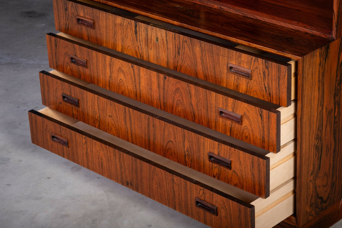 Poul Hundevad – Reol i palisander med skuffer