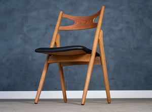 Hans J. Wegner – Model CH29 “Sawbuck Chair” i eg og teak, produceret af Carl Hansen & Søn, dansk design