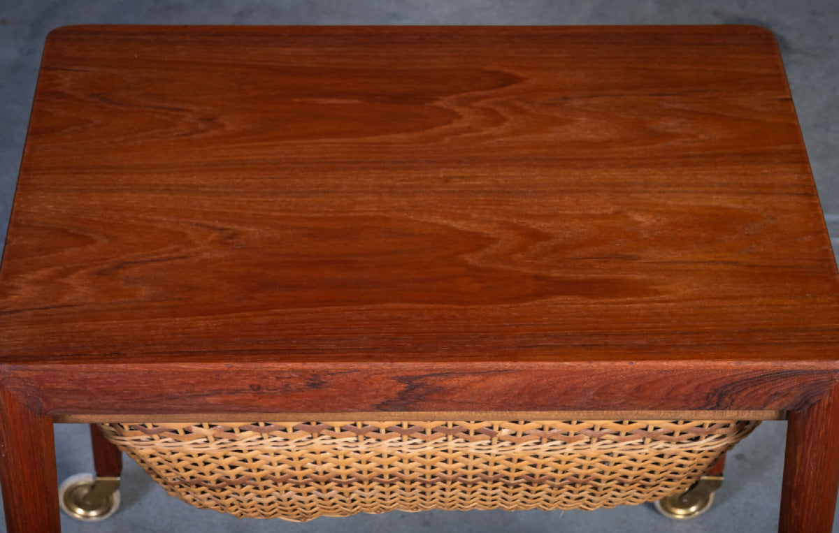 Severin Hansen Jr. – Sybord i teak, produceret af Haslev Møbelsnedkeri, dansk design