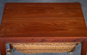 Severin Hansen Jr. – Sybord i teak, produceret af Haslev Møbelsnedkeri, dansk design