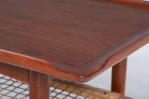 Holger Georg Jensen – Sidebord i teak med flet­hylde, dansk design