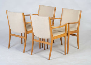 Kai Lyngfeldt Larsen – Armstole i eg med originalt stof, produceret af Søren Willadsen