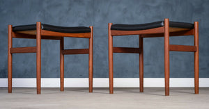 Spøttrup Møbelfabrik – Skamler i teak med sort lædersæde, dansk design