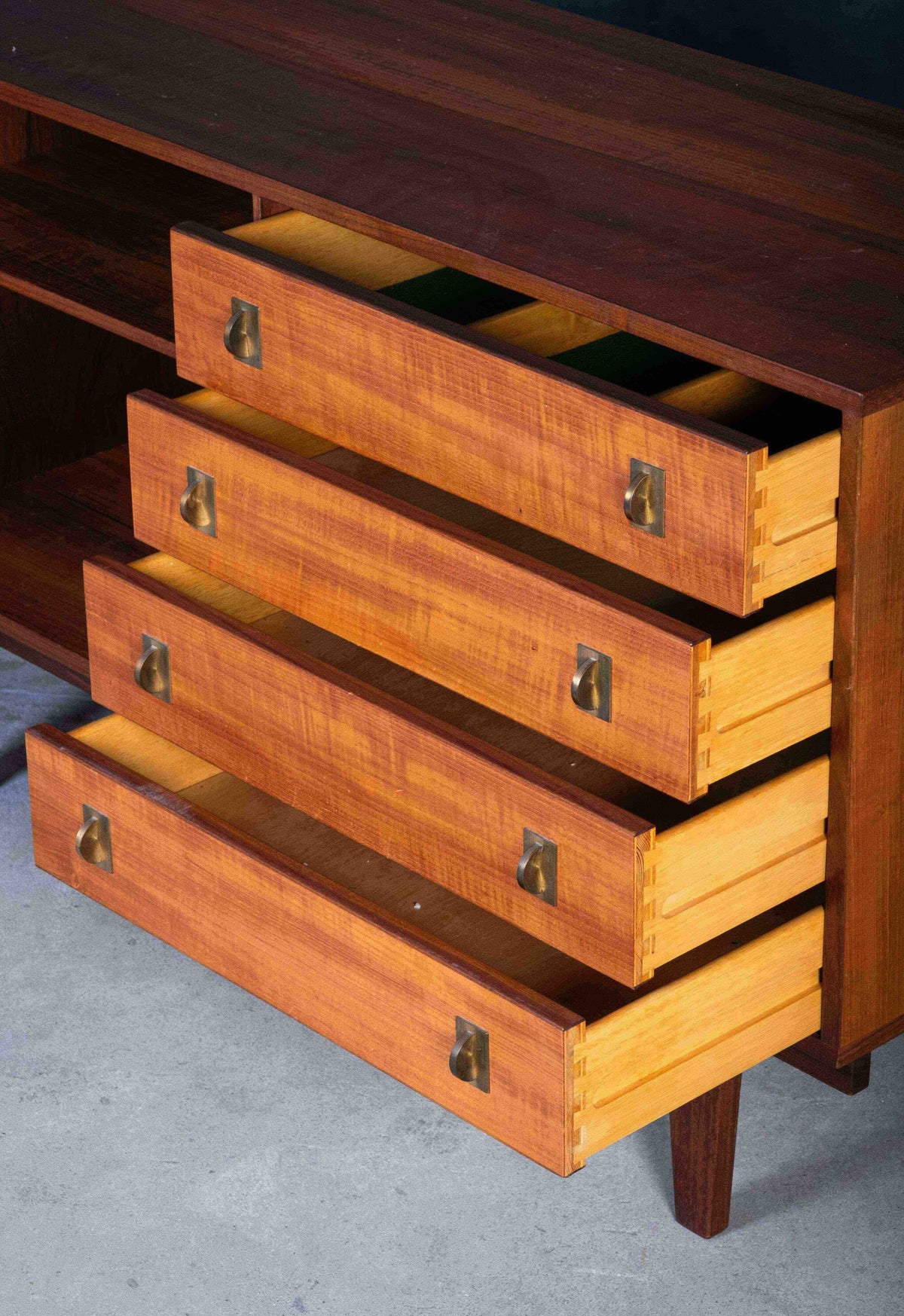 Peter Løvig teak skænk med messing