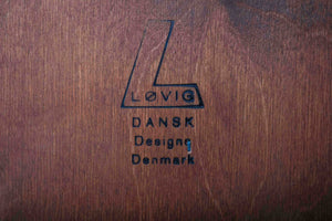 Peter Løvig Nielsen – Lav skænk i teak med messinggreb, produceret i Danmark