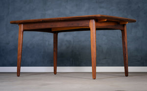 Svend Åge Madsen – Spisebord i palisander, dansk design