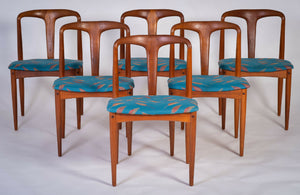Johannes Andersen – Model Juliane spisebordsstole i teak, produceret af Uldum Møbelfabrik