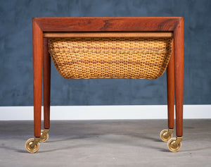 Severin Hansen Jr. – Sybord i teak, produceret af Haslev Møbelsnedkeri, dansk design