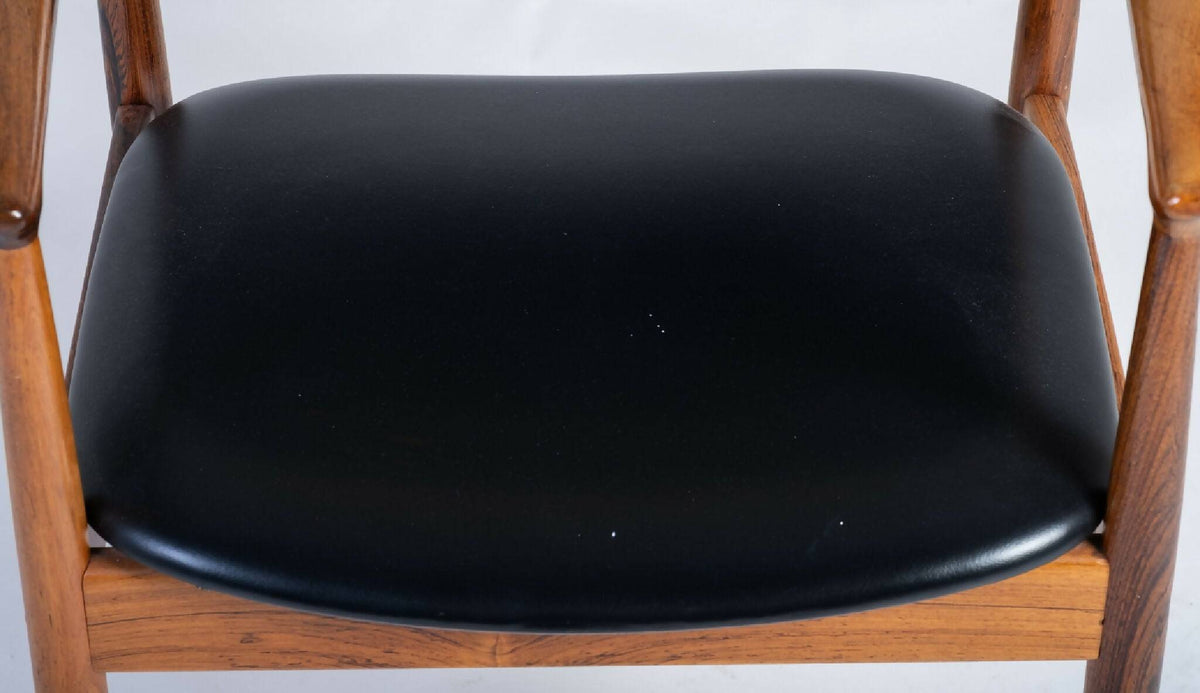 Lænestol i palisander med sort læder, dansk design