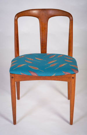 Johannes Andersen – Model Juliane spisebordsstole i teak, produceret af Uldum Møbelfabrik