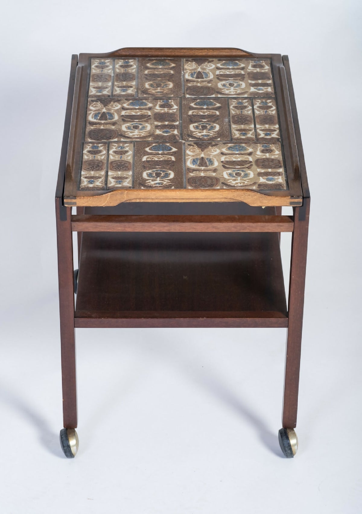 Severin Hansen – Serveringsbord i mahogni med Royal Copenhagen fliser, produceret af Haslev Møbelsnedkeri