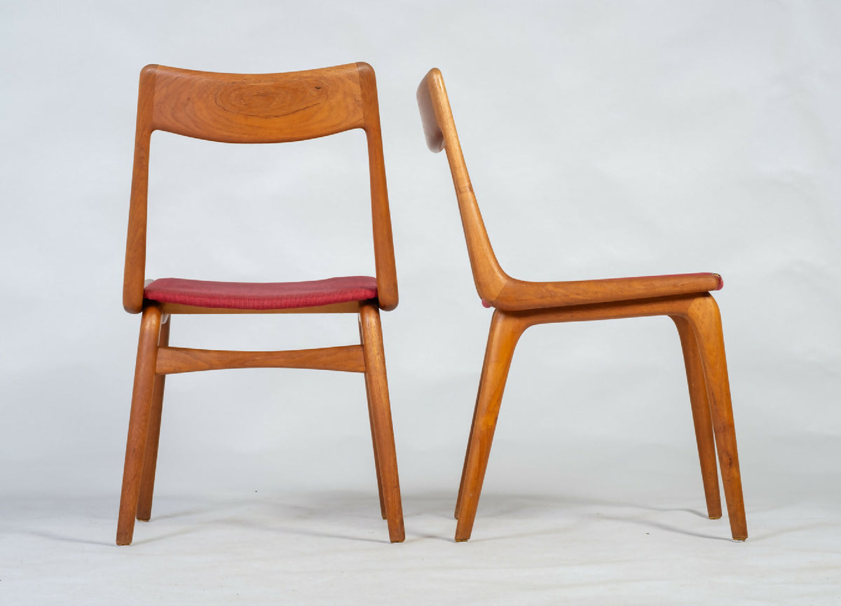 Alfred &amp; Erik Christensen – Model 370 “Boomerang” spisebordsstole i teak, produceret af Slagelse Møbelværk
