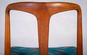 Johannes Andersen – Model Juliane spisebordsstole i teak, produceret af Uldum Møbelfabrik