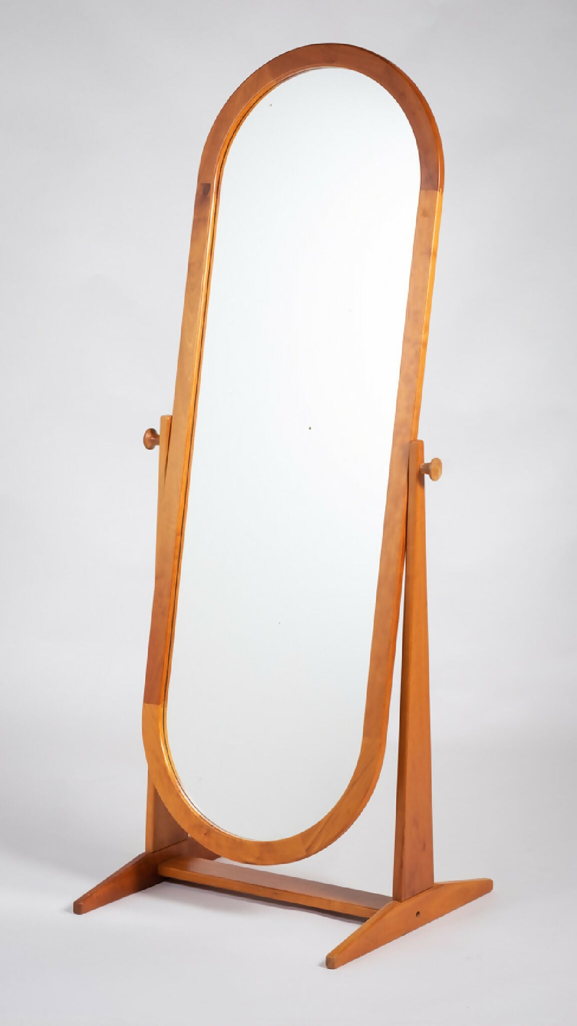 Pedersen &amp; Hansen – Gulvspejl i bøg med vippefunktion, dansk design