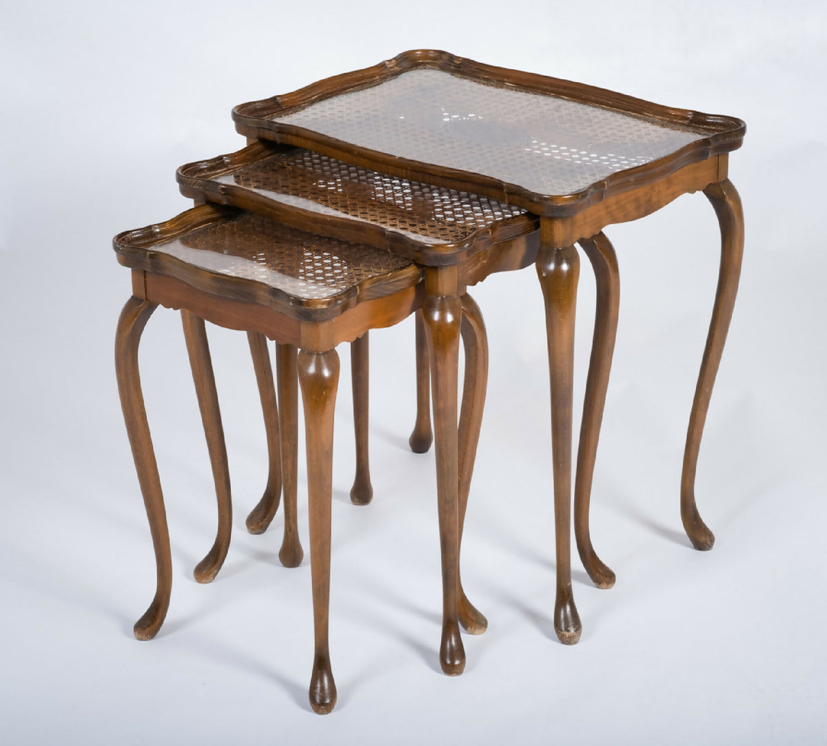 Jason Møbler – Sæt med 3 indskudsborde i glas og flet, dansk design