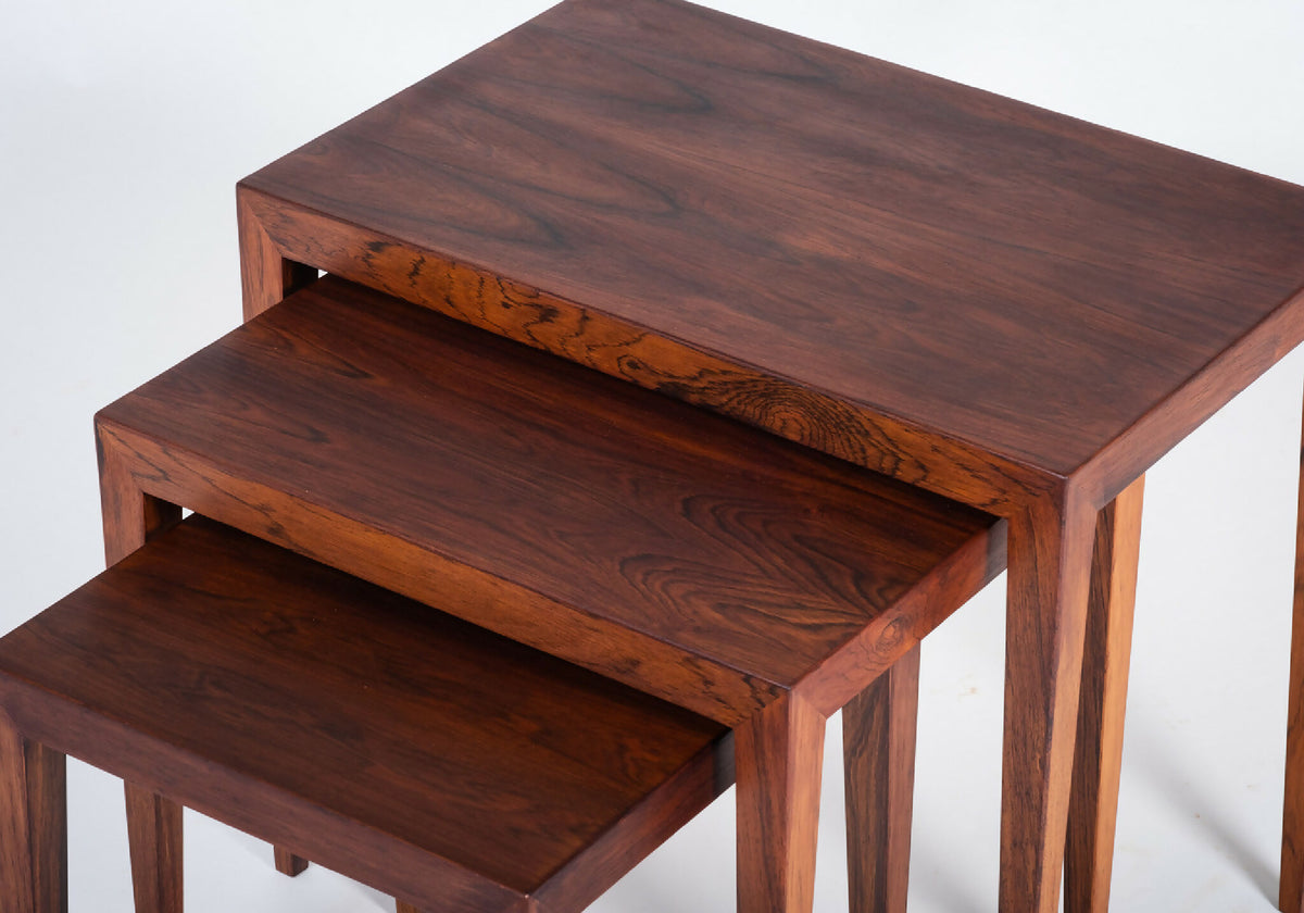 Severin Hansen – Sæt med 3 indskudsborde i palisander, produceret af Haslev Møbelsnedkeri