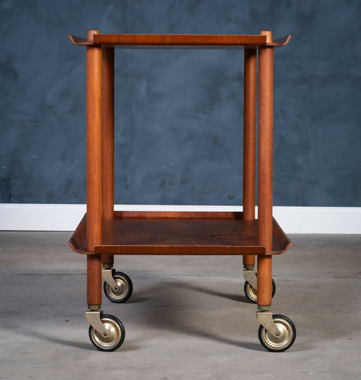 Poul Hundevad – Serveringsvogn i teak, 1960’erne