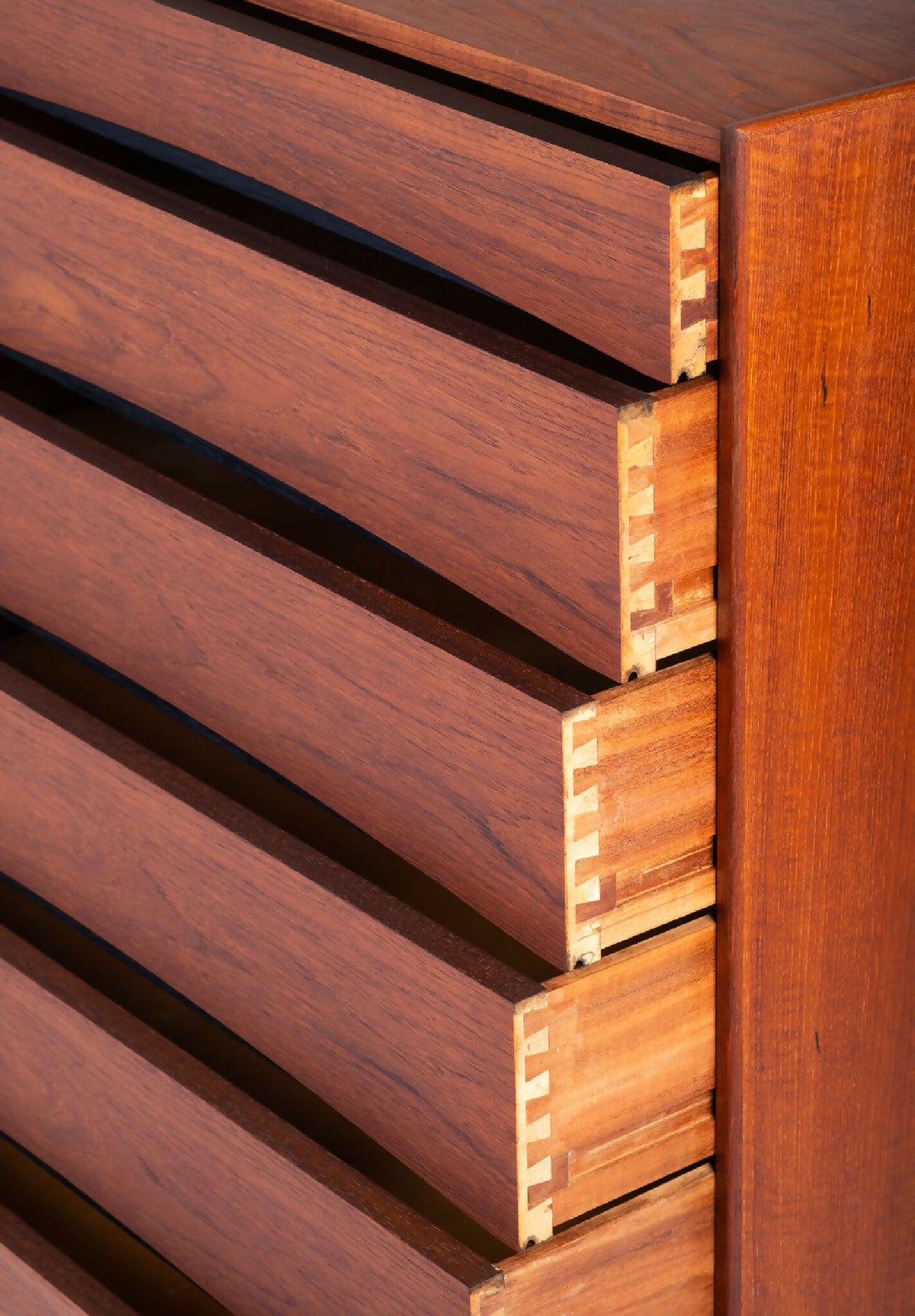 Kommode i teak med 6 skuffer, i stil med Arne Vodder, dansk design