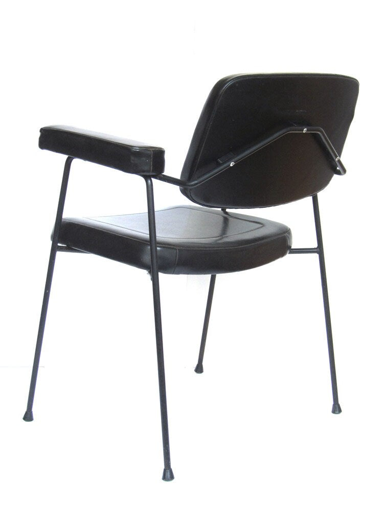 Pierre Paulin – CM197 Moulin armstol, produceret af Thonet