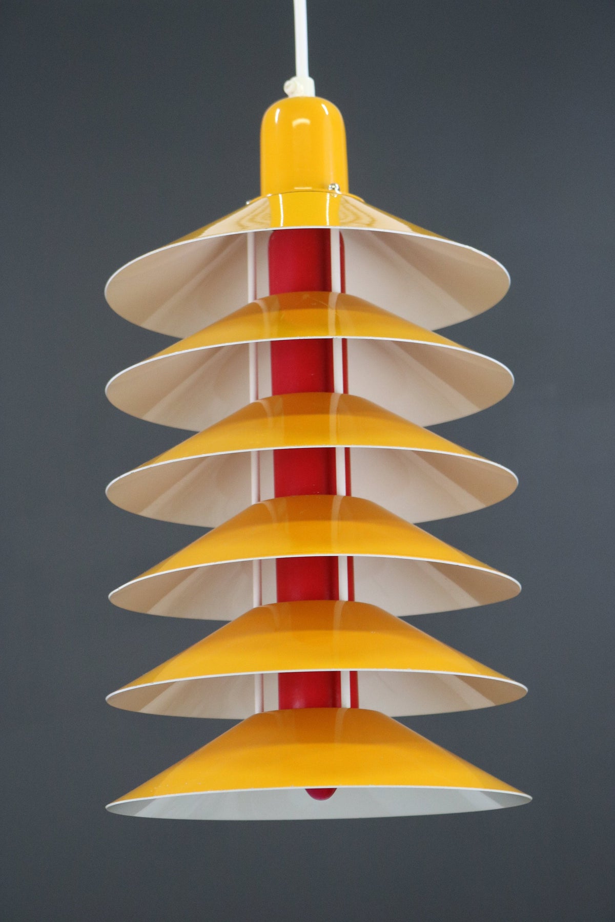 Jørgen Gammelgaard – Gul-orange pendellampe, model Tip Top fra 1970