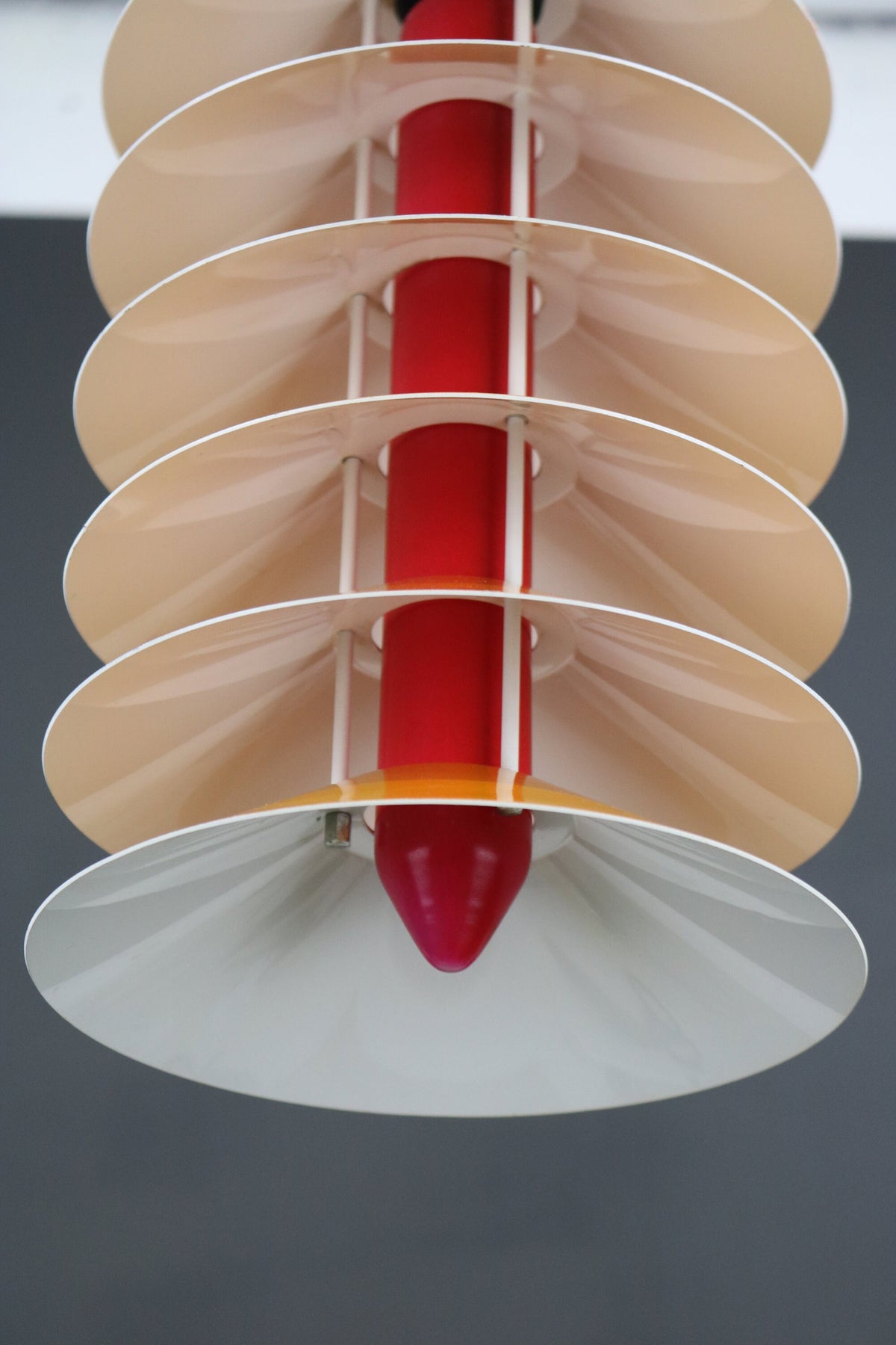 Jørgen Gammelgaard – Gul-orange pendellampe, model Tip Top fra 1970