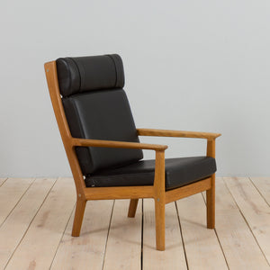 Hans Wegner – GE 265 lænestol for Getama, eg & sort læder, 1970/80'erne