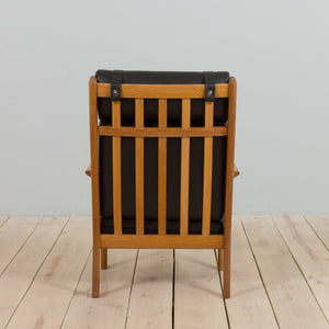 Hans Wegner – GE 265 lænestol for Getama, eg & sort læder, 1970/80'erne