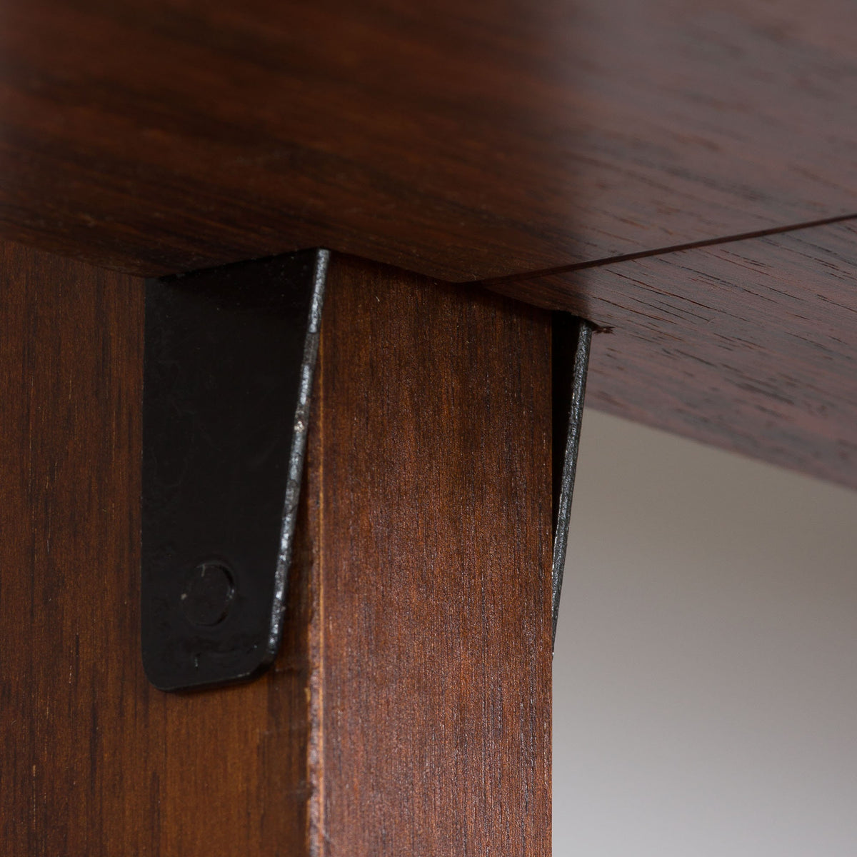 Elegant reol i rosentræ - 1960&#39;erne, fremstillet i Norge