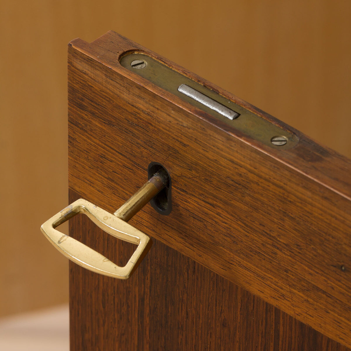 Elegant reol i rosentræ - 1960&#39;erne, fremstillet i Norge