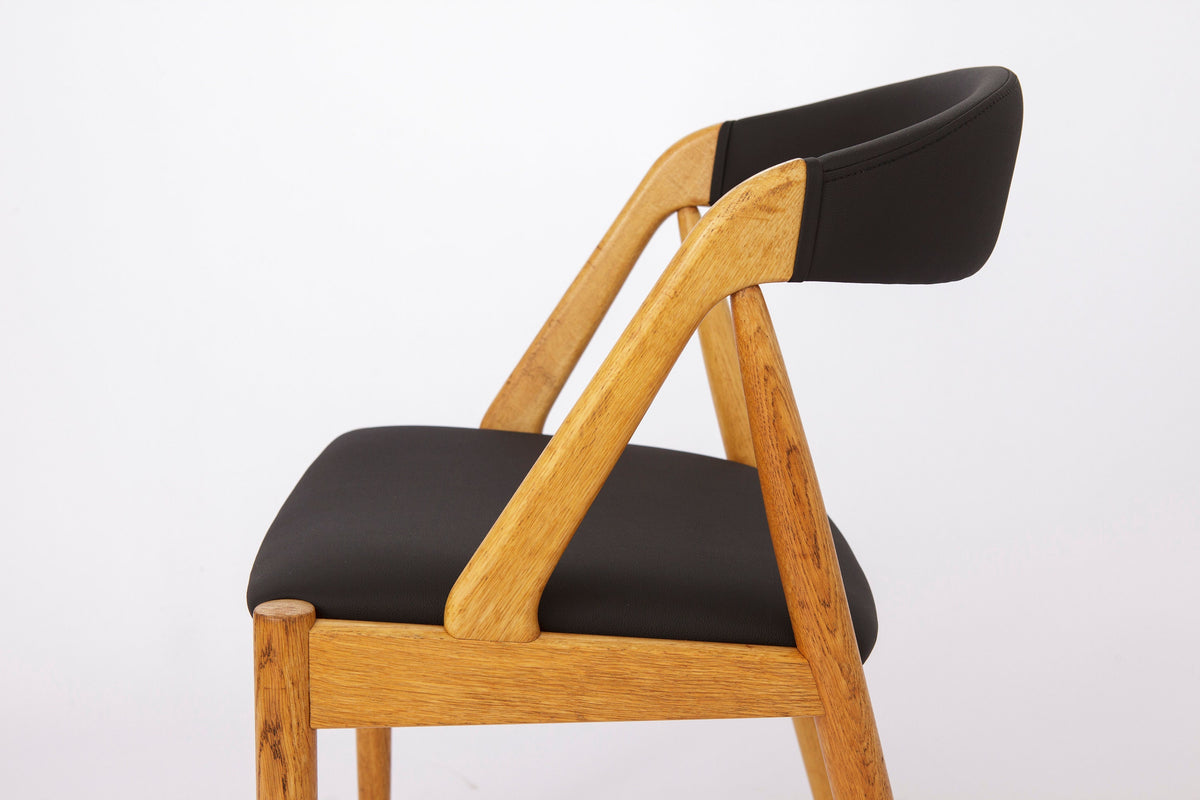 Kai Kristiansen – Model 31 stol i bøg, nybetrukket med sort skai