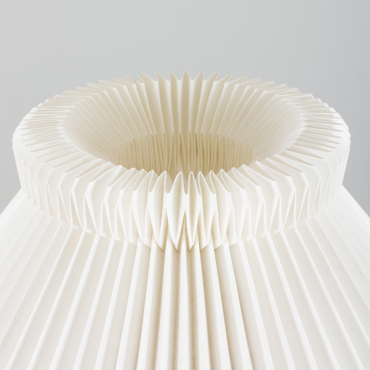 Le Klint – Par mørkeblå bordlamper af Holmegaard