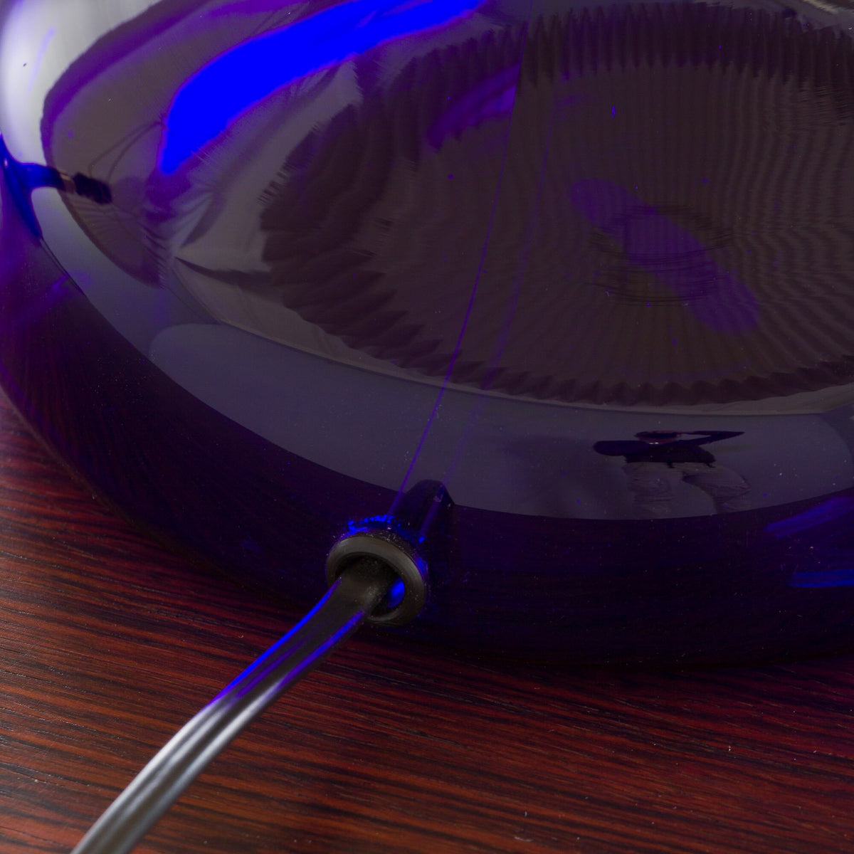 Le Klint – Par mørkeblå bordlamper af Holmegaard