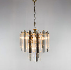 Østrigsk design – Lysekrone i messing, glas og akryl fra 1970’erne