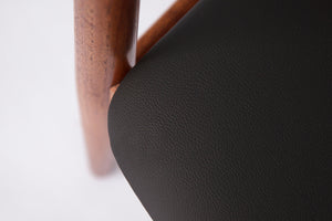 Erik Kirkegaard – Armstol i teak, produceret af Glostrup