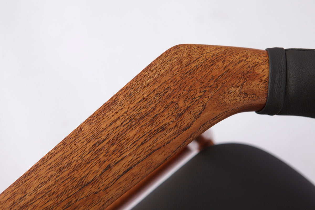 Erik Kirkegaard – Armstol i teak, produceret af Glostrup