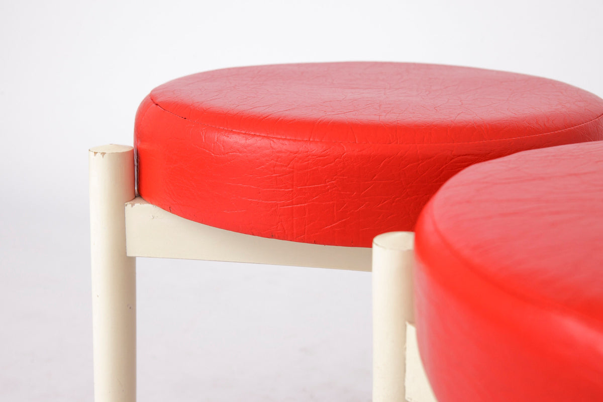 Hugo Frandsen – Fodskammel i lakeret bøg, produceret af Spøttrup