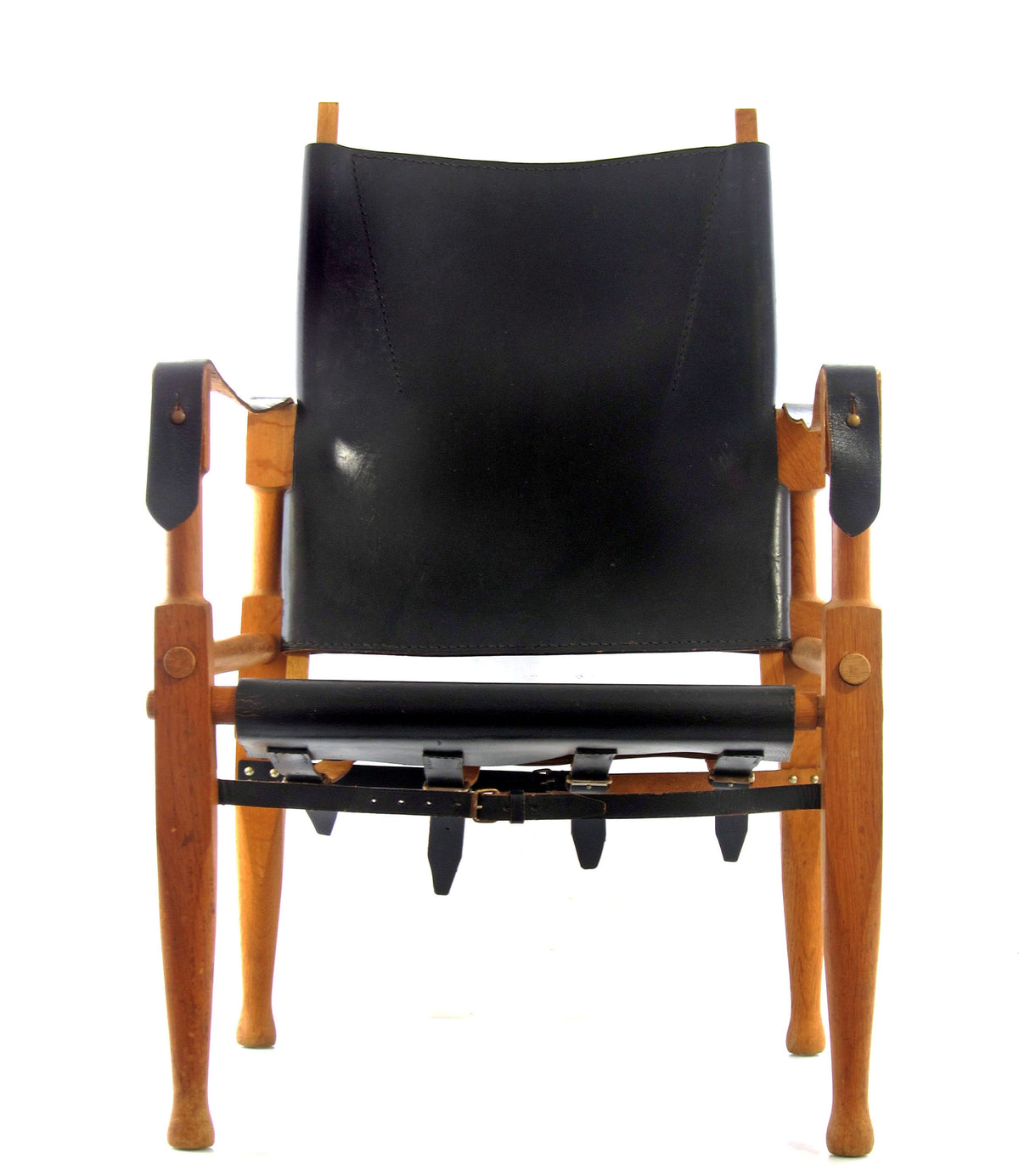 Wilhelm Kienzle – Safari lænestol i eg og sort læder, produceret af Wohnbedarf