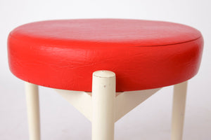 Hugo Frandsen – Fodskammel i lakeret bøg, produceret af Spøttrup