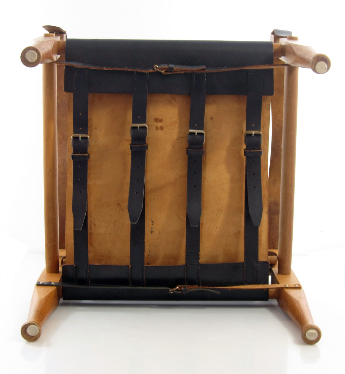 Wilhelm Kienzle – Safari lænestol i eg og sort læder, produceret af Wohnbedarf