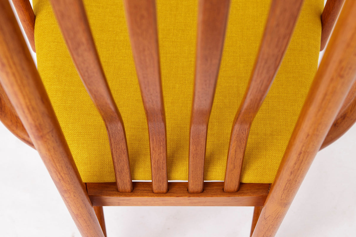 Hans J. Frydendal – Armstol i teak, produceret af Boltinge Stolefabrik