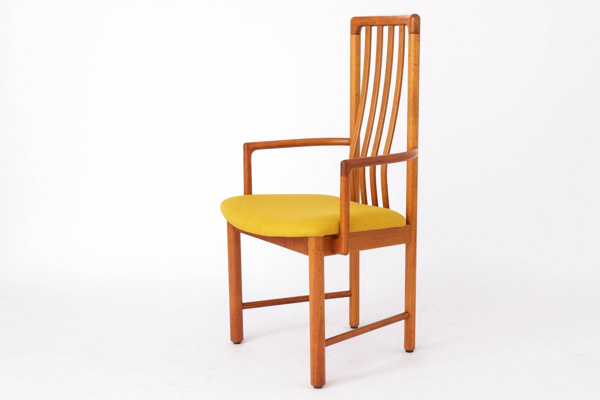 Hans J. Frydendal – Armstol i teak, produceret af Boltinge Stolefabrik