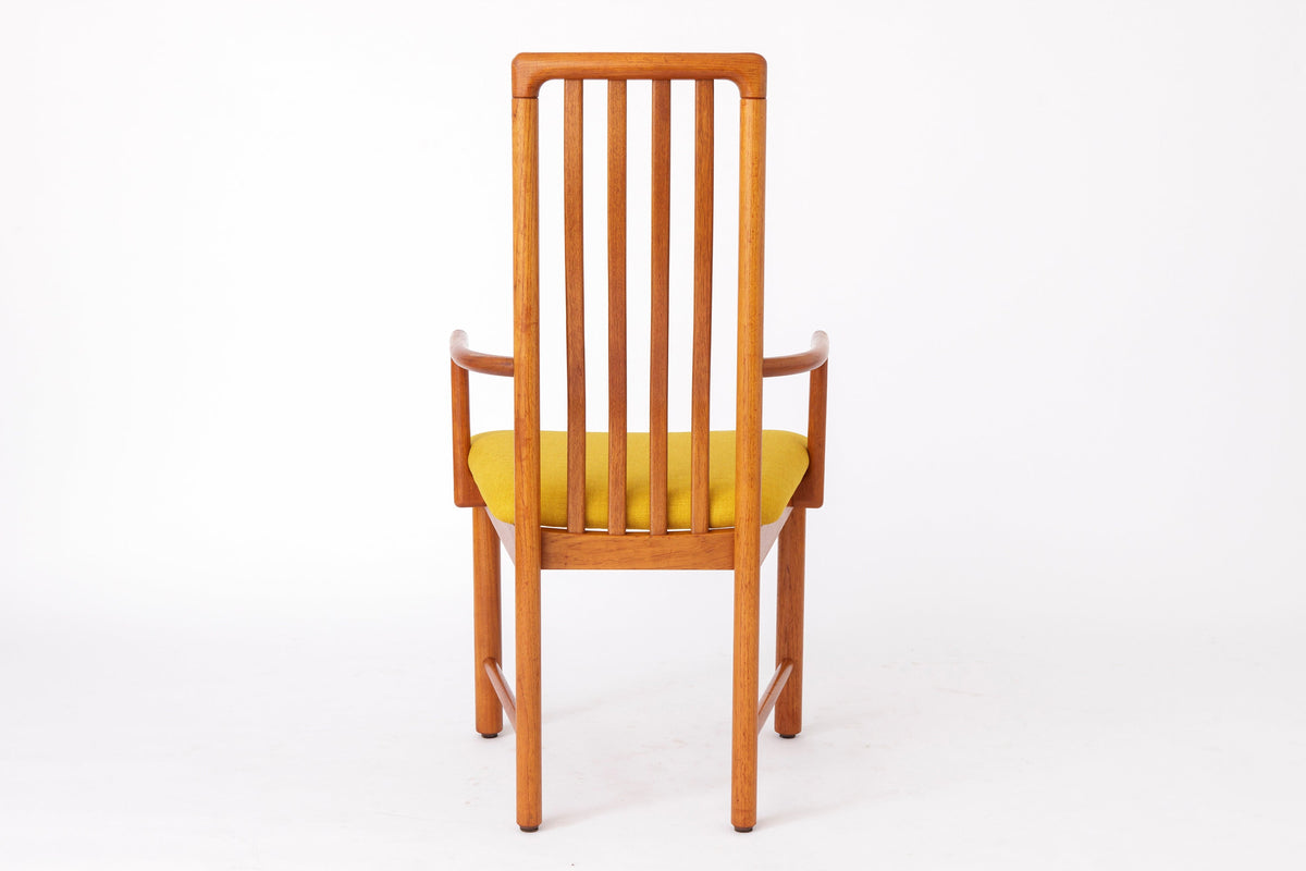 Hans J. Frydendal – Armstol i teak, produceret af Boltinge Stolefabrik