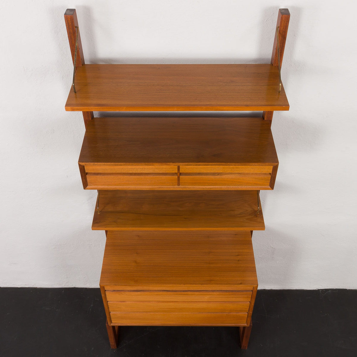 Poul Cadovius – Royal vægsystem i valnød, Designet i 1960&#39;erne