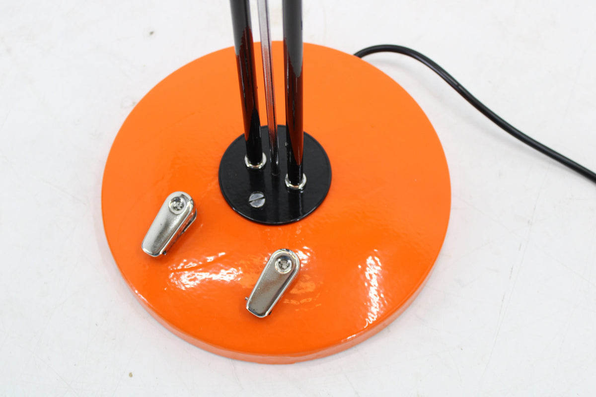 Lidokov – Gulvlampe i orange og sort metal med opaline glas, tjekkoslovakisk design