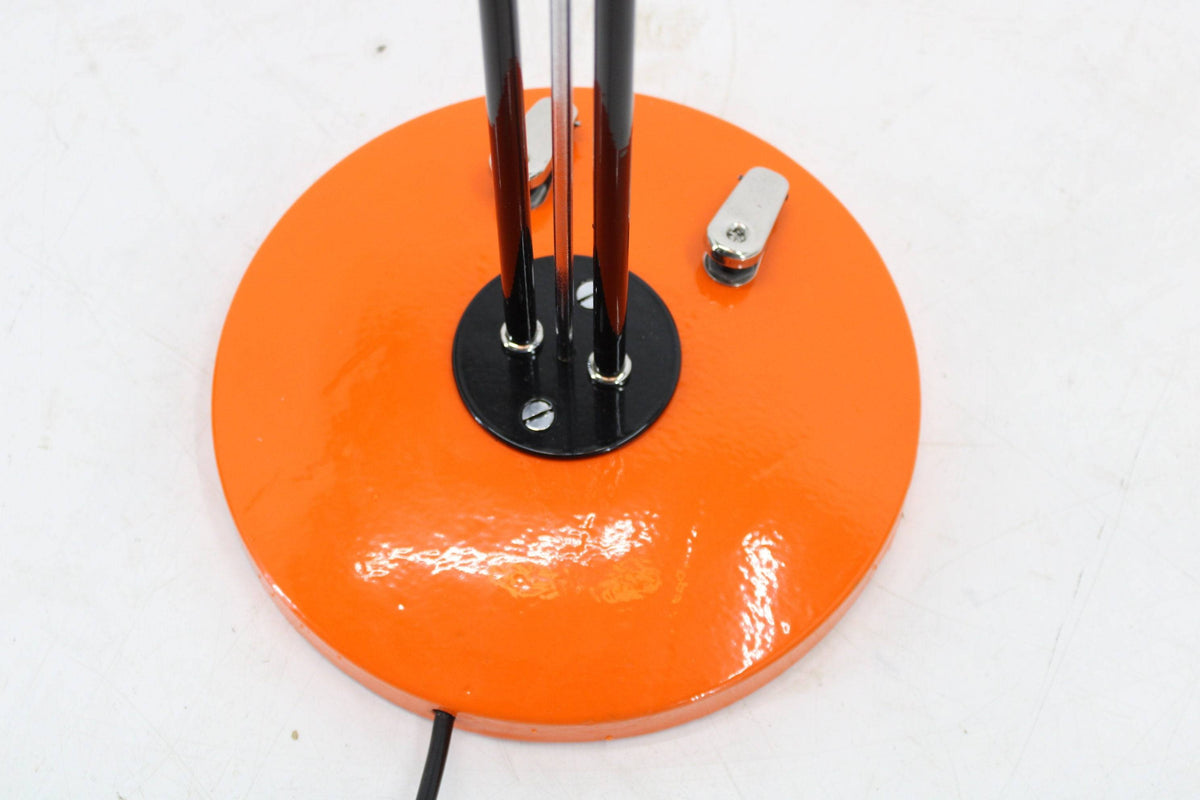 Lidokov – Gulvlampe i orange og sort metal med opaline glas, tjekkoslovakisk design