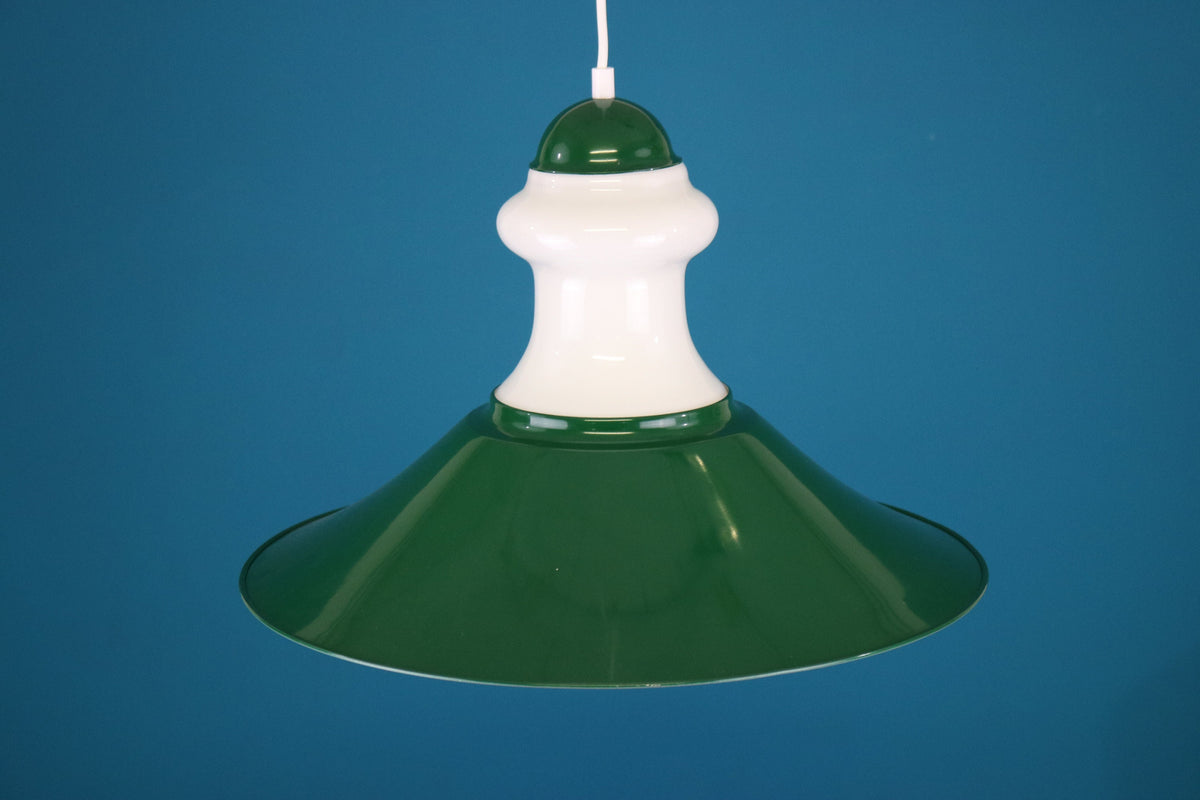 Opalglas-pendel med mørkegrøn skærm