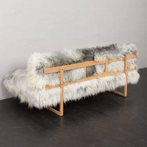 Hjørnedetalje af Børge Mogensen daybed med solid egetræsramme. Elegant konstruktion med tidløst håndværk.