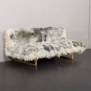 Hjørnedetalje af Børge Mogensen daybed med solid egetræsramme. Elegant konstruktion med tidløst håndværk.
