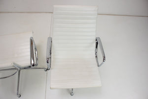 Charles & Ray Eames – Hvid vintage stol for Vitra, EA 107, 1950'erne