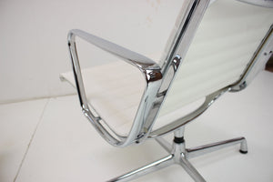 Charles & Ray Eames – Hvid vintage stol for Vitra, EA 107, 1950'erne